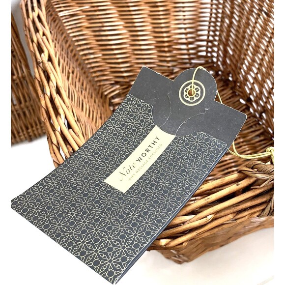 Gift Tree Wicker Basket Lift-Off Lid Storage Picnic Basket Handles w/Gift Tag - Picture 12 of 13